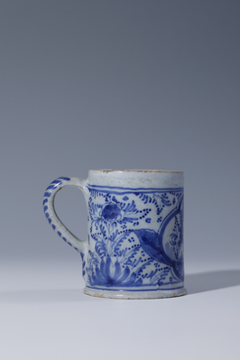 43339
<br/>
Kleiner Walzenkrug
<br/>
<em>Fayencemanufaktur Bayreuth</em>