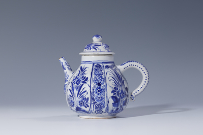 43425
<br/>
Teekanne
<br/>
<em>Fayencemanufaktur Bayreuth</em>