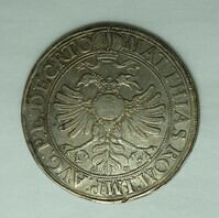 69115
<br/>
Taler von 1613 aus der Zeit von Fürstbischof Julius Echter von Mespelbrunn (1573-1617)
<br/>
<em>Mespelbrunn, Julius Echter von</em>