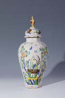 A_24106_008.jpg; A. 24106; Deckelvase der "Grünen Familie"; Deckelvase