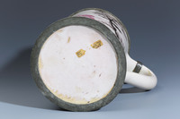 A. 66948
<br/>
Walzenkrug mit Amor und Zwietracht
<br/>
<em>Schmid, M.</em>