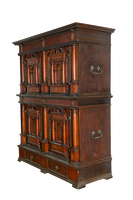 S. 60514
<br/>
Nürnberger Fassadenschrank
<br/>
<em></em>